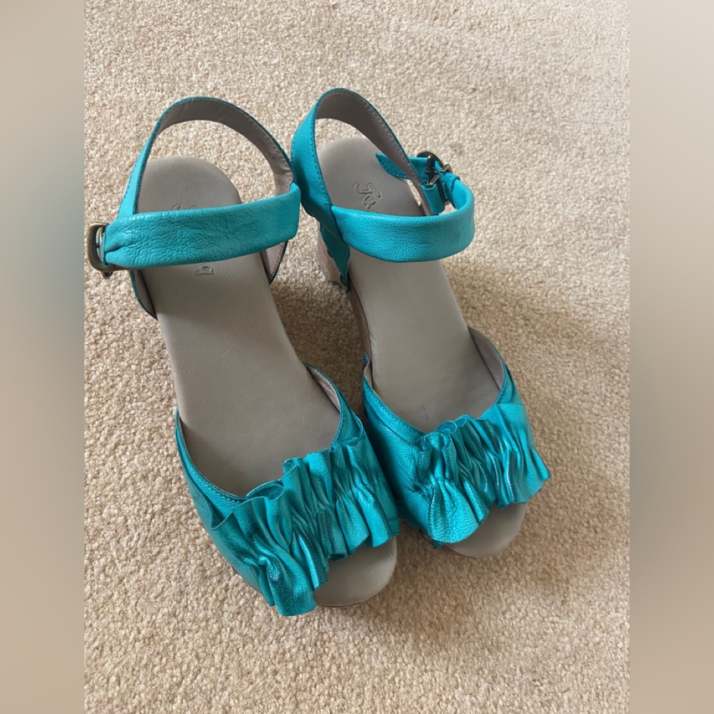 leather wooden platform sandals